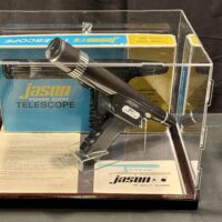 Jason Powerzoom Pistol Grip Telescope
30mm Zoom Spotting Scope, 8–25× Magnification, Jason/Empire Inc., Japan, ca. 1980s Jason Powerzoom Telescope, 30mm Zoom Spotting Scope